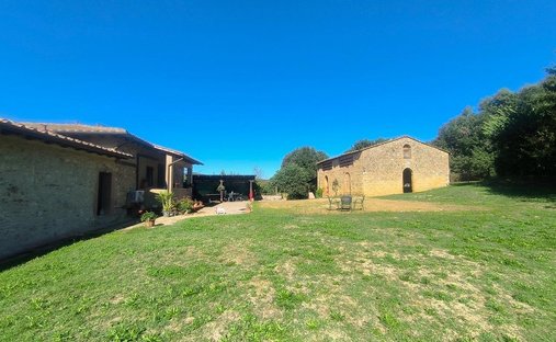 Country House in Sovicille, Tuscany, Italy 1