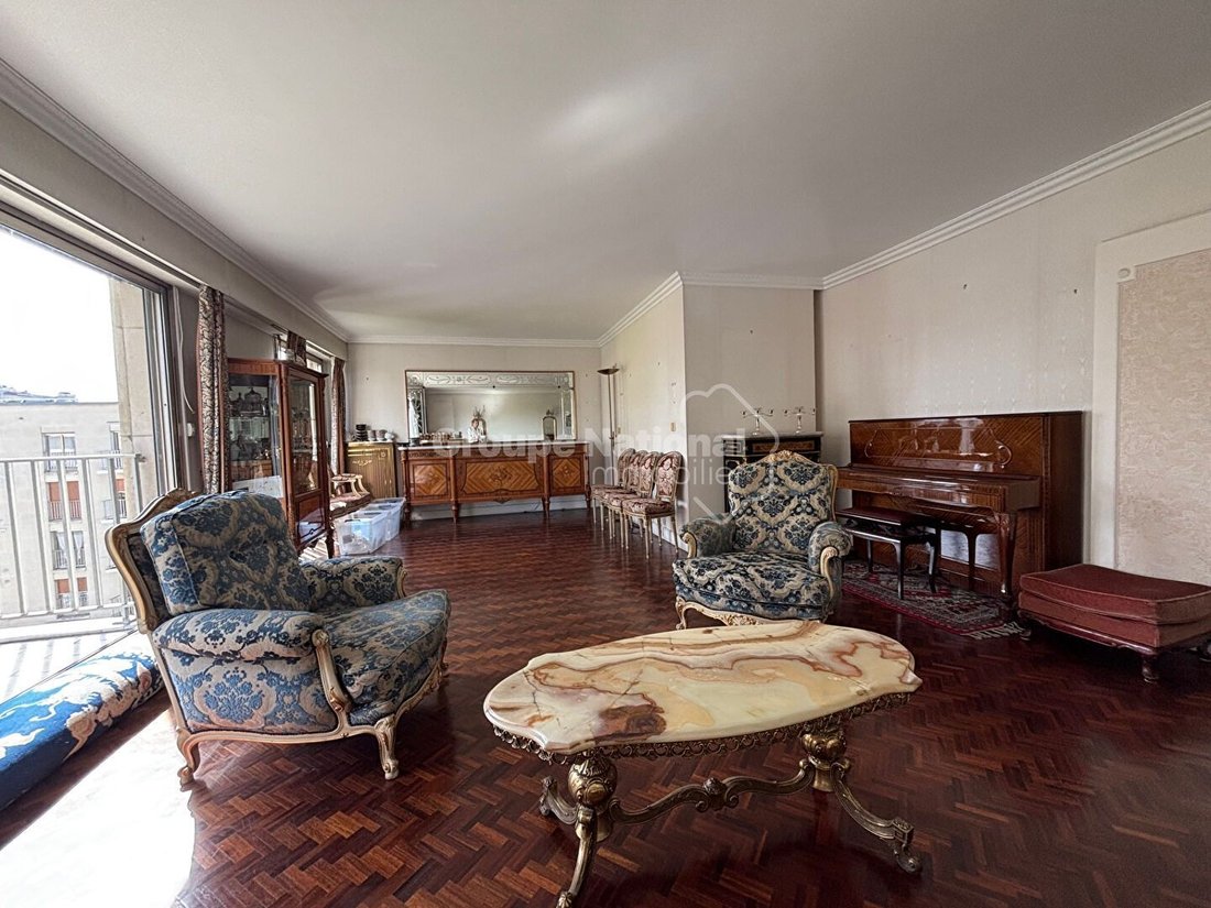 Apartment in Domaine National du Château, Versailles, France 3 - 18005909
