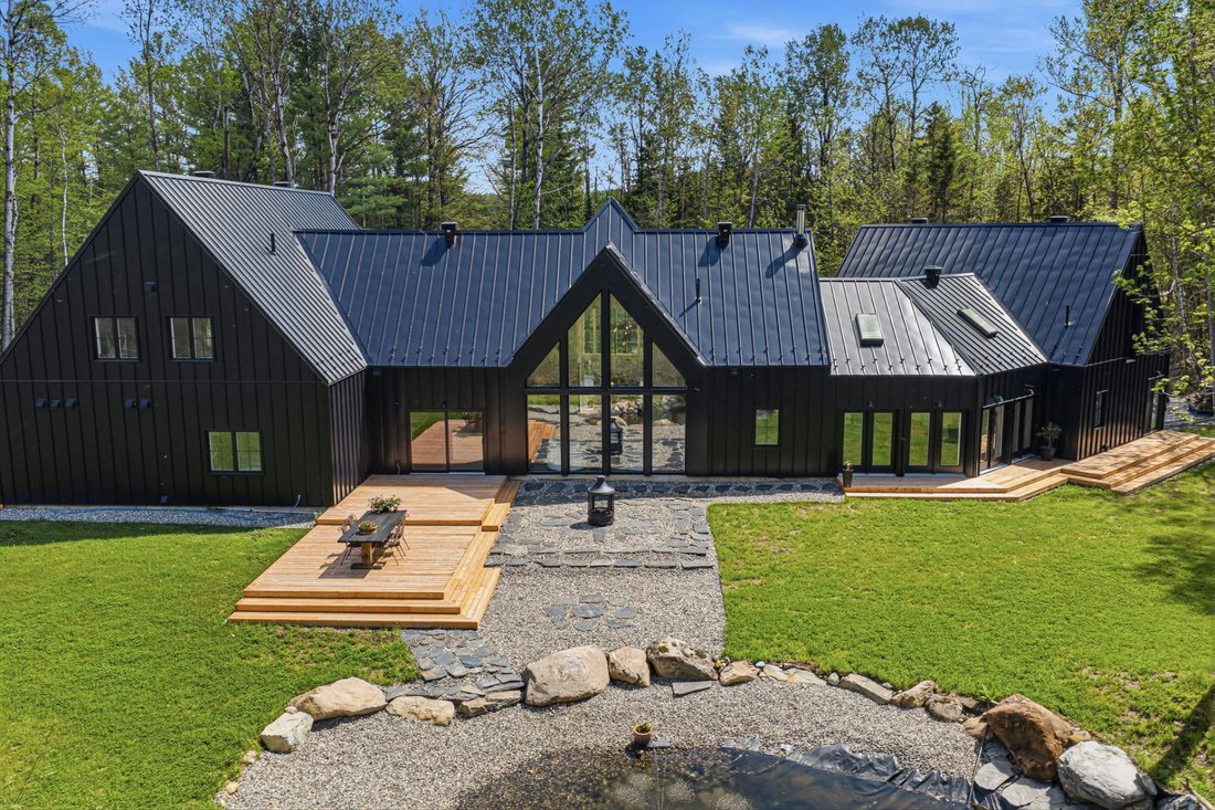 House in Hatley, Quebec, Quebec, Canada 1 - 18010226