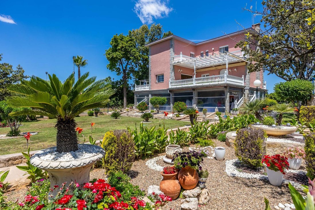 Estate in Sanlucar la Mayor, Andalusia, Spain 4 - 18007736