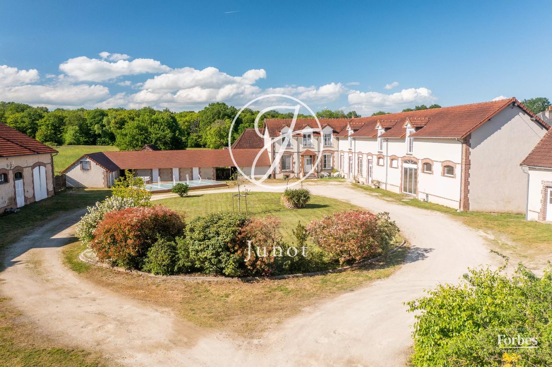 Estate in Le Val d'Ocre, Bourgogne – Franche-Comté, France 3 - 18006299