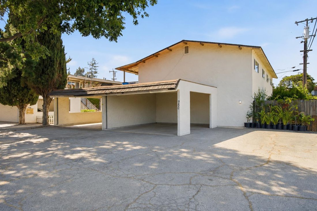 Sunnyvale, California, United States 1 - 18008249