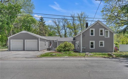 House in Cumberland, Rhode Island, United States 1