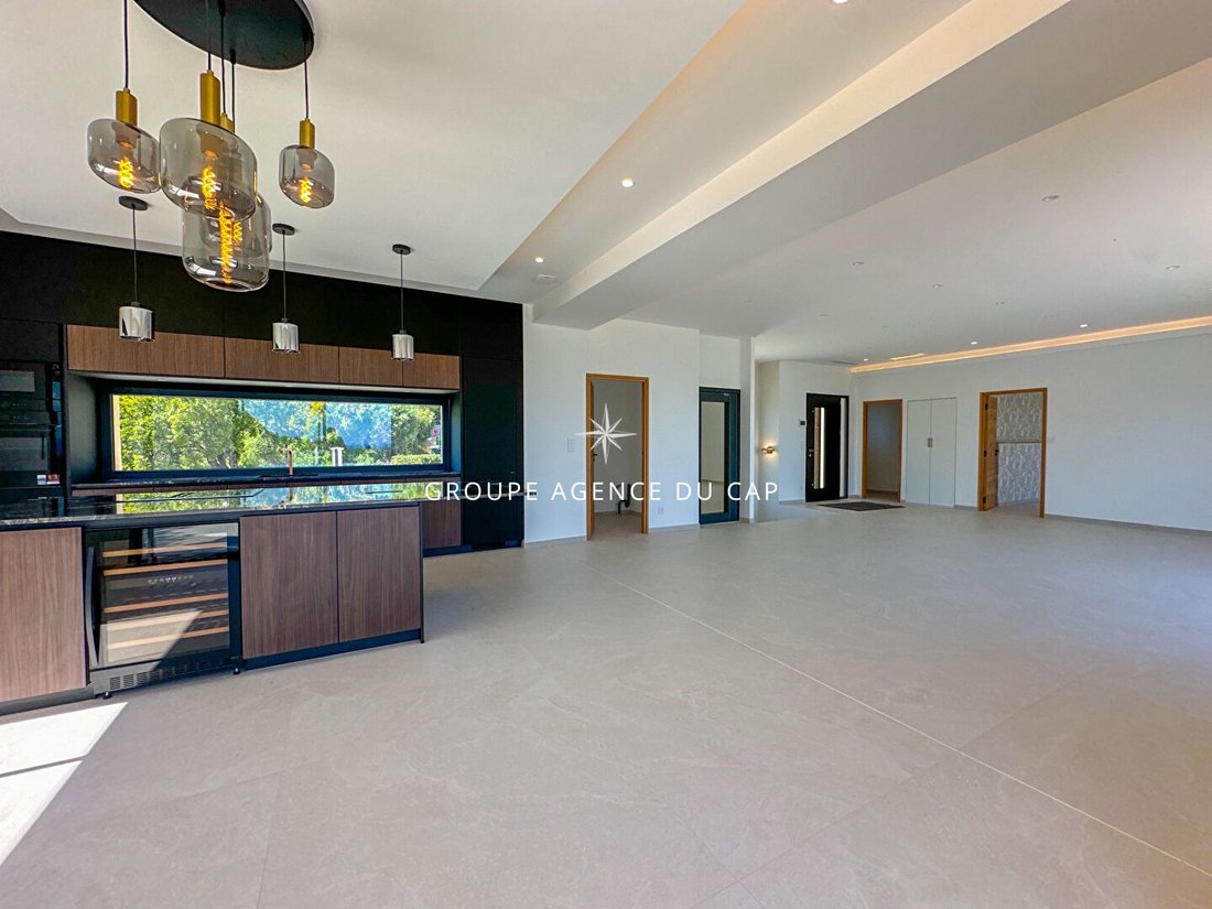 Villa in Les Issambres, Roquebrune-sur-Argens, France 3 - 18011375
