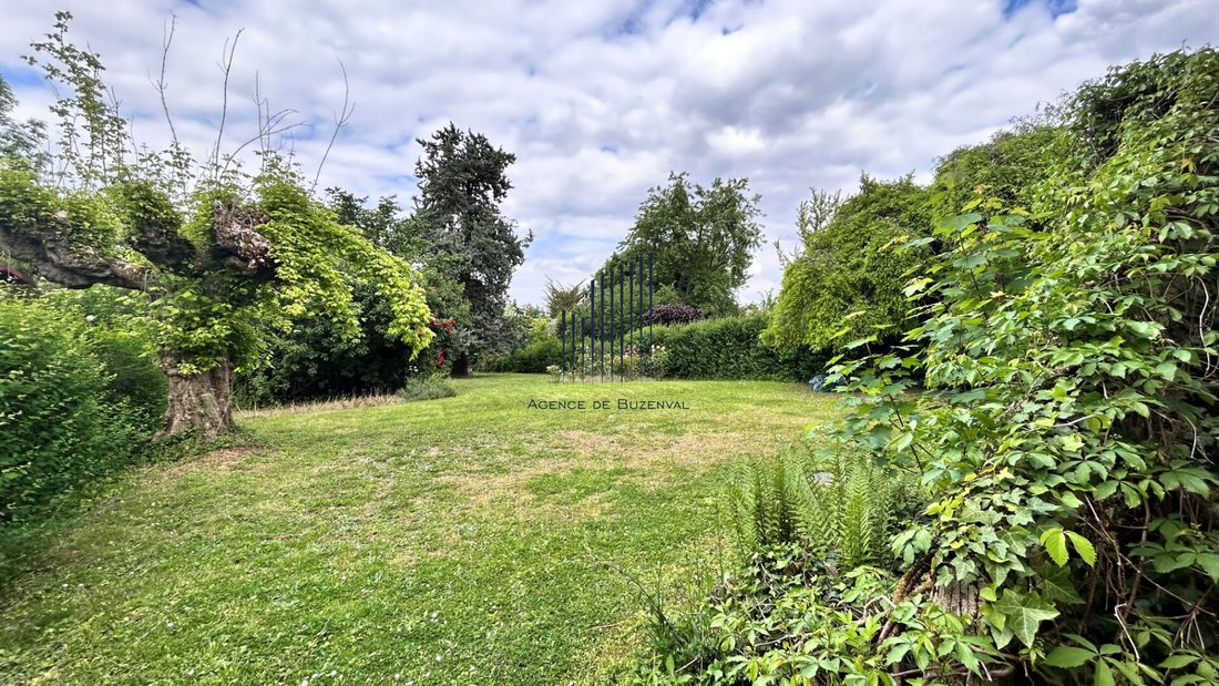 Villa in Buzenval, Rueil-Malmaison, France 1 - 18011415