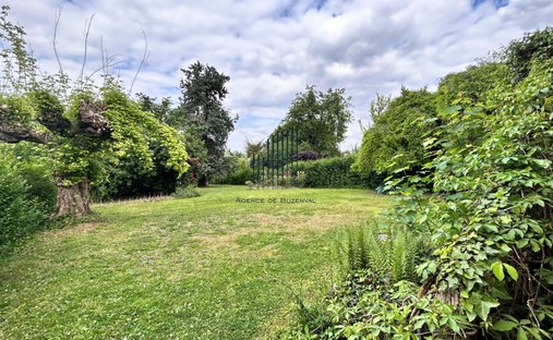 Villa in Buzenval, Rueil-Malmaison, France 1