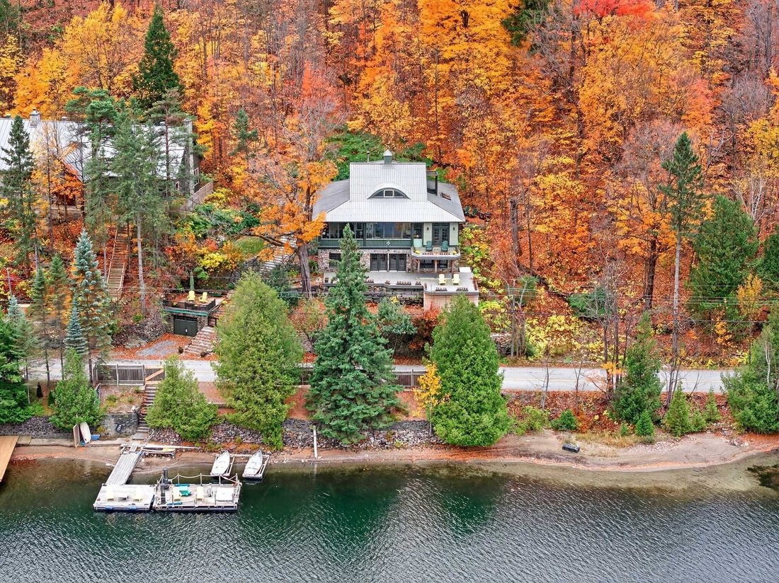 House in Chelsea, Quebec, Canada 5 - 18012086