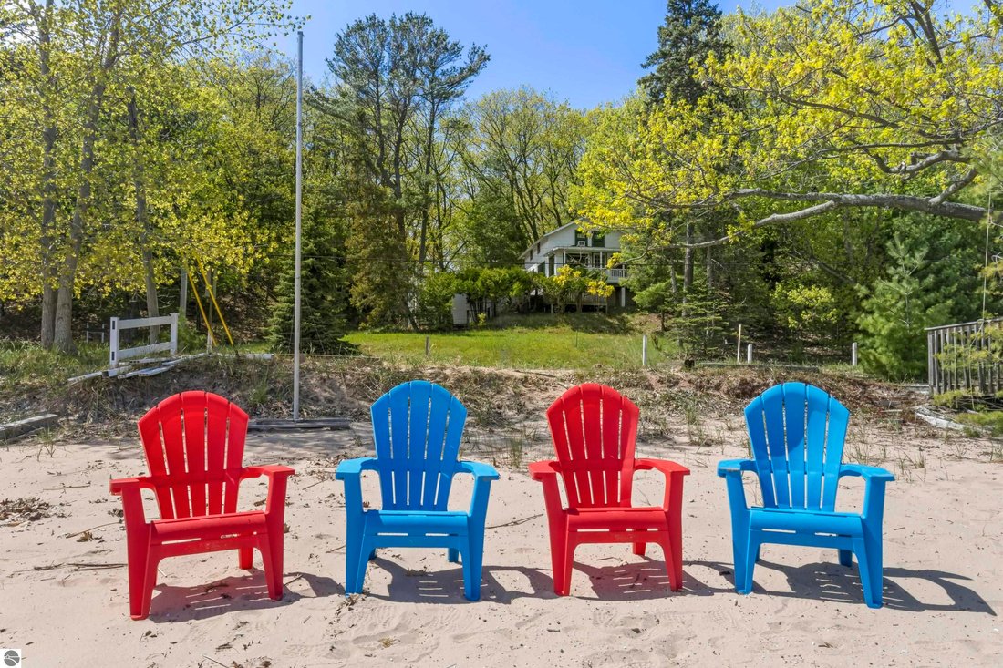 House in Onekama, Michigan, United States 4 - 18012089