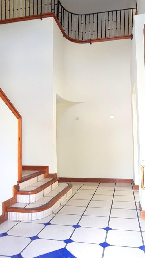 House in Cinco Esquinas, San José Province, Costa Rica 4 - 18004695