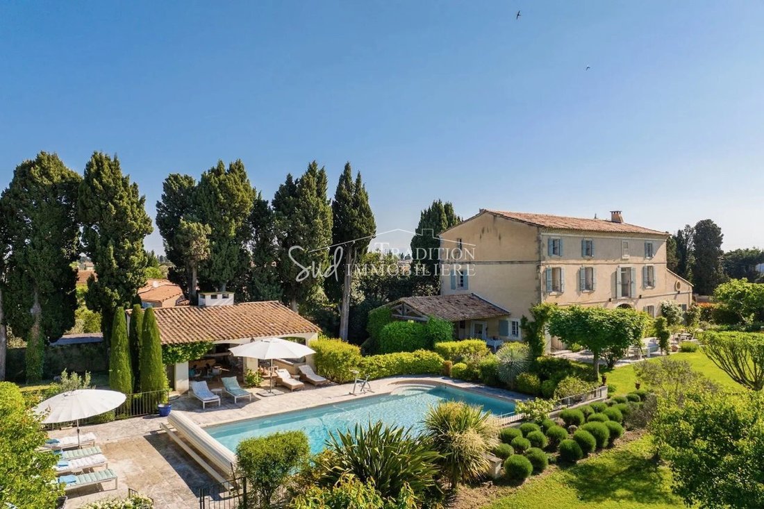 Villa in Graveson, Provence-Alpes-Côte d'Azur, France 1 - 17842069