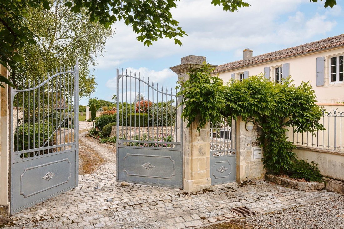 House in Montroy, Nouvelle-Aquitaine, France 1 - 18009375
