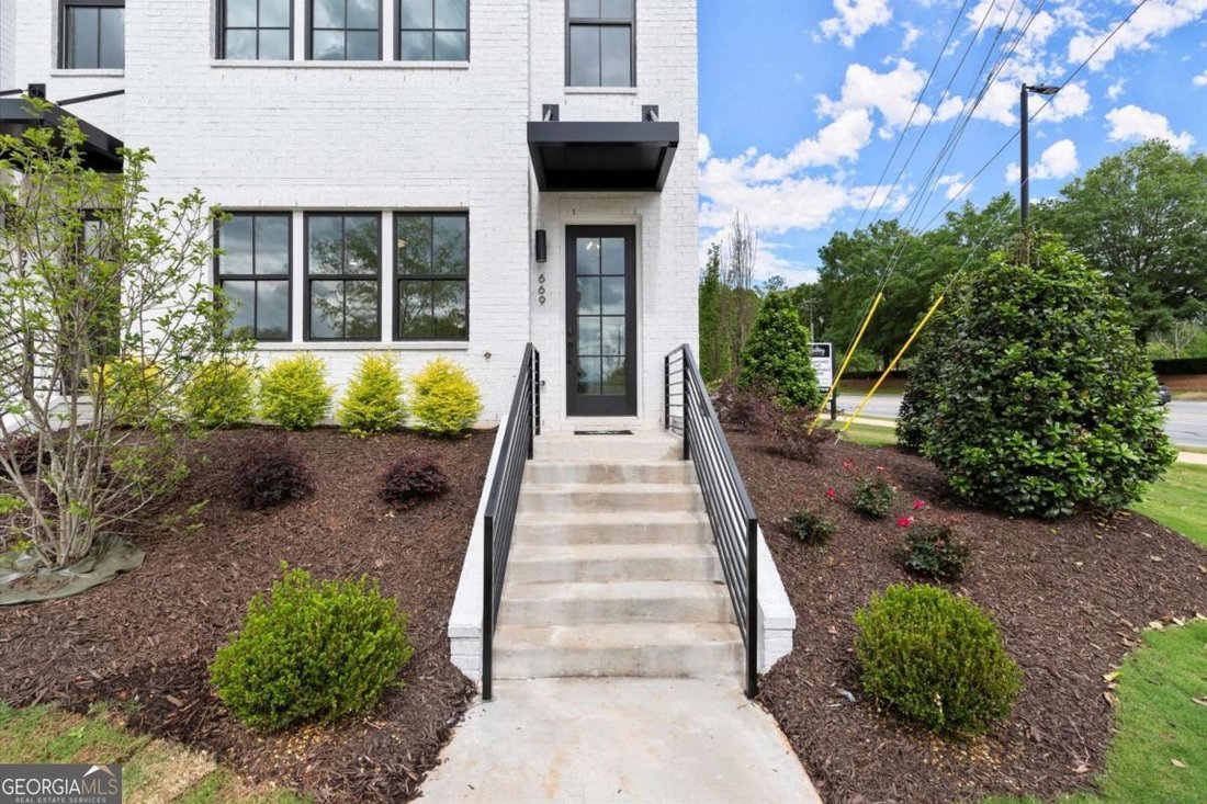 Townhouse in Alpharetta, Georgia, United States 2 - 18009661