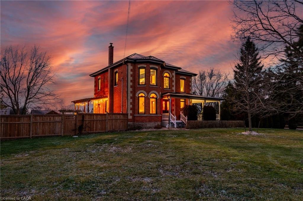 House in Hamilton, Ontario, Canada 1 - 18011216