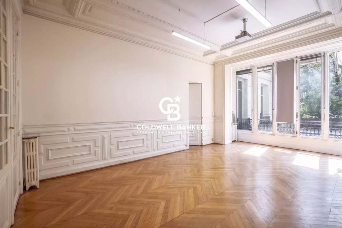 Apartment in Saint Philippe du Roule, Paris 8e Arrondissement, Paris 4 - 18006393
