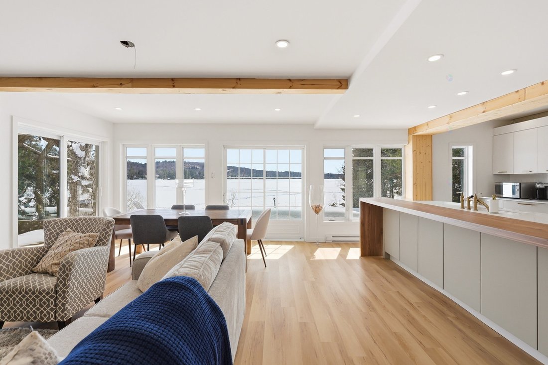 House in Saint-Hippolyte, Quebec, Canada 4 - 18010528