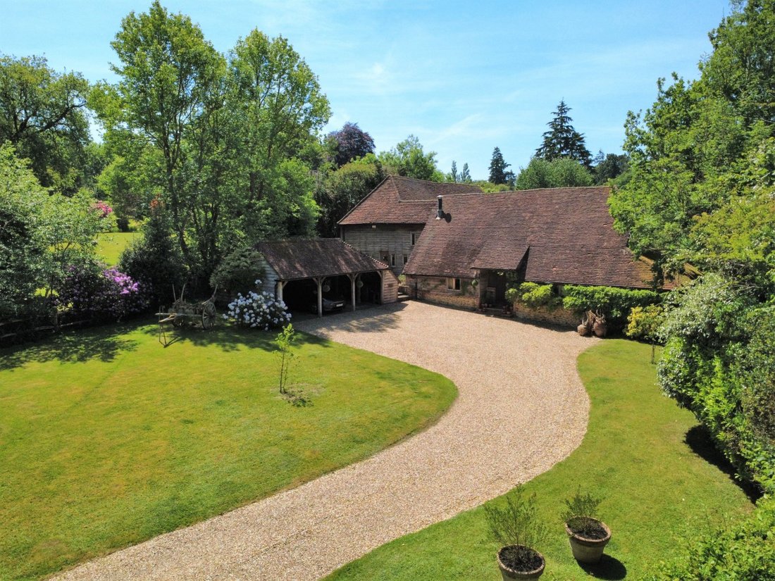 House in Churt, England 1 - 16977893
