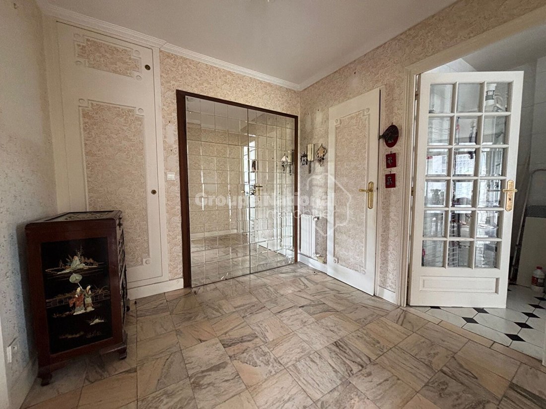 Apartment in Domaine National du Château, Versailles, France 5 - 18005909
