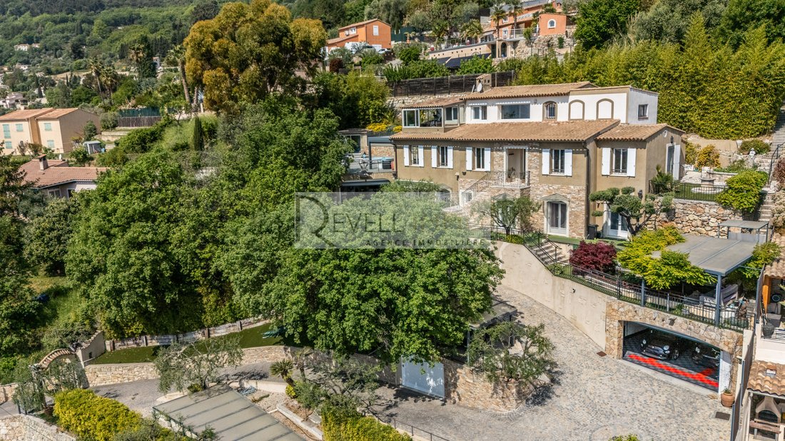 Estate in Carros, Provence-Alpes-Côte d'Azur, France 2 - 18005884