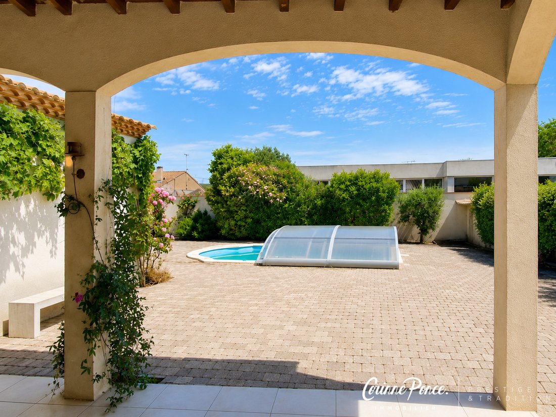 Villa in Centre Ville, Aigues-Mortes, France 3 - 18009469