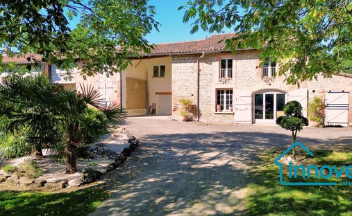 House in Nord Est, Grenade, France 1