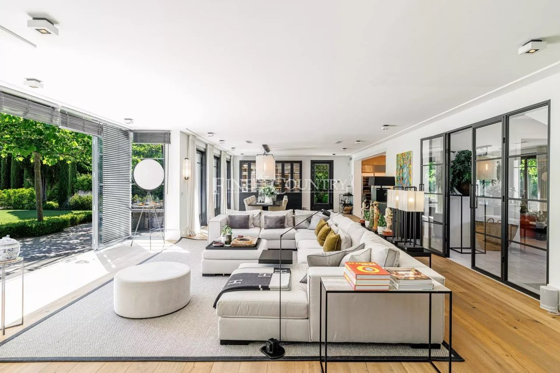 Villa in Mougins, Provence-Alpes-Côte d'Azur, France 4 - 18009727