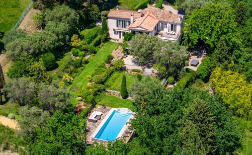 Estate in Opio, Provence-Alpes-Côte d'Azur, France 1