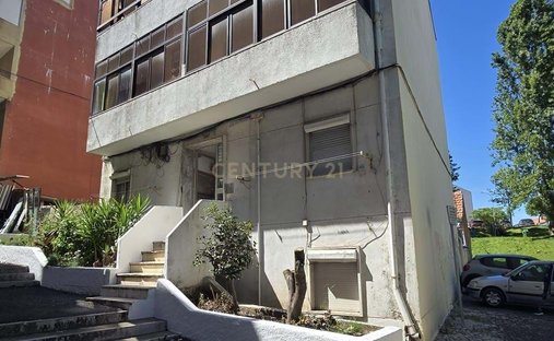 House in Encosta do Sol, Lisbon, Portugal 1
