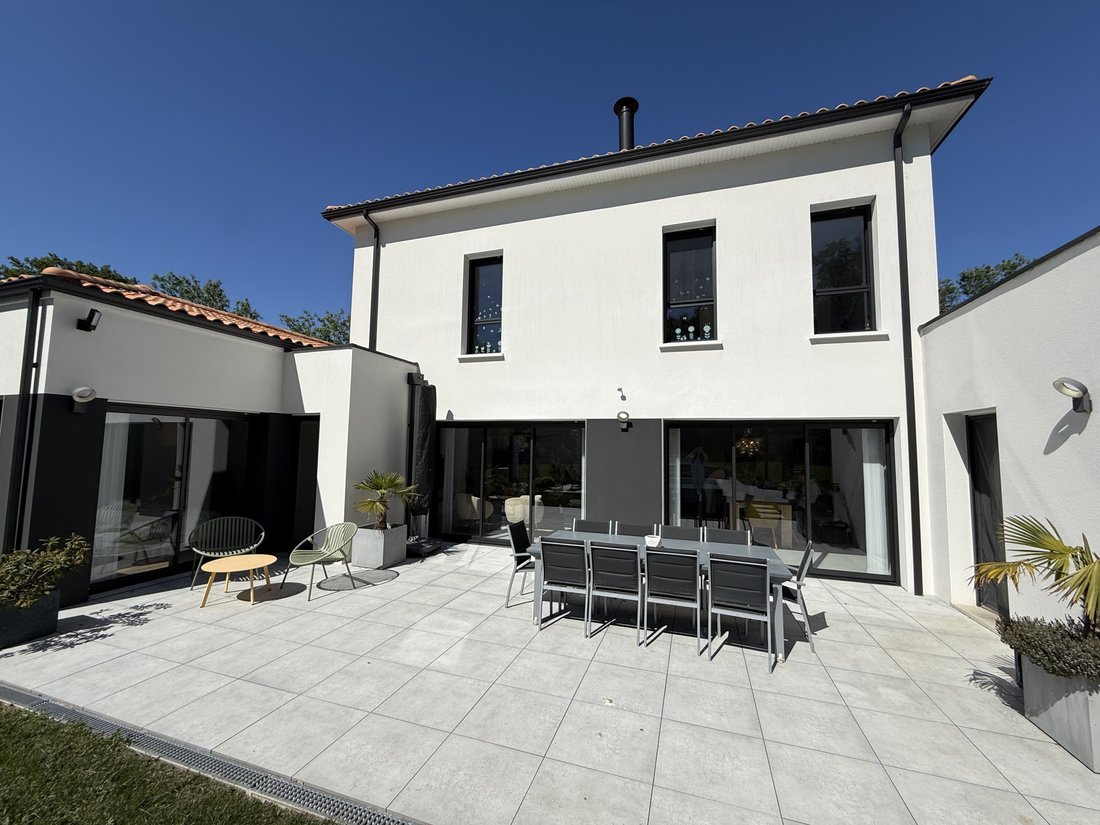 House in Breuillet, Nouvelle-Aquitaine, France 2 - 18008481