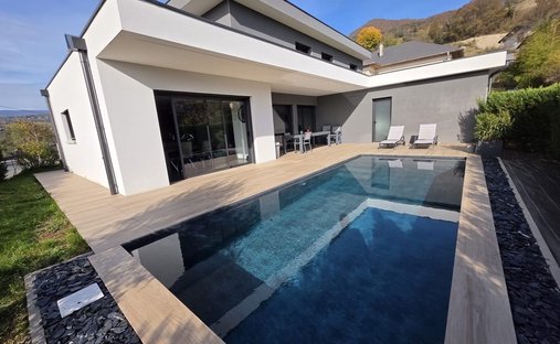 House in Sud, Saint-Alban-Leysse, France 1