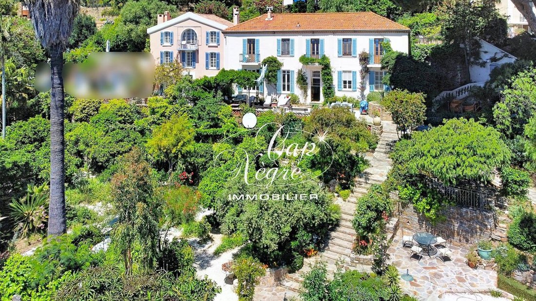 Estate in Nord Est, Bormes-les-Mimosas, France 4 - 18009167