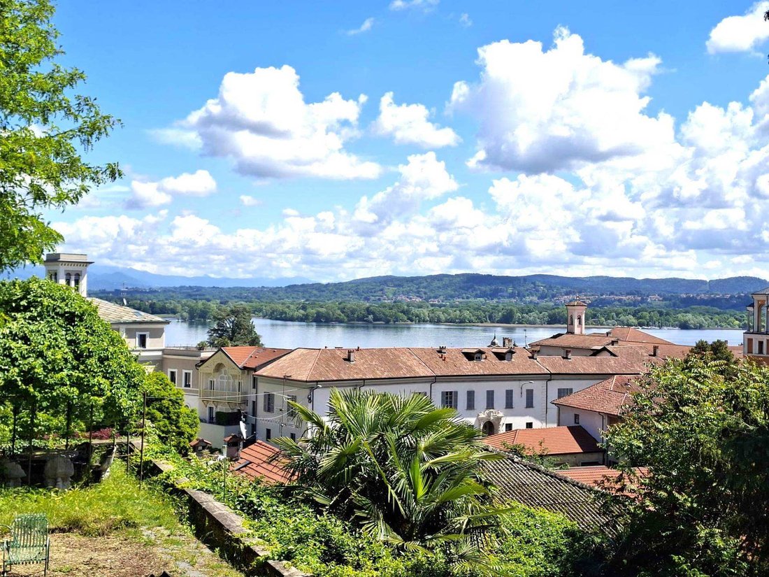 Villa in Arona, Piemont, Italien 1 - 18010165