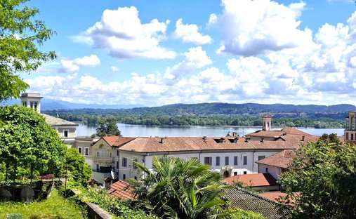 Villa a Arona, Piemonte, Italia 1
