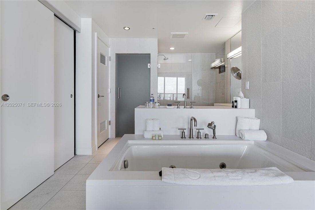 Condo in Fort Lauderdale, Florida, United States 3 - 18005213