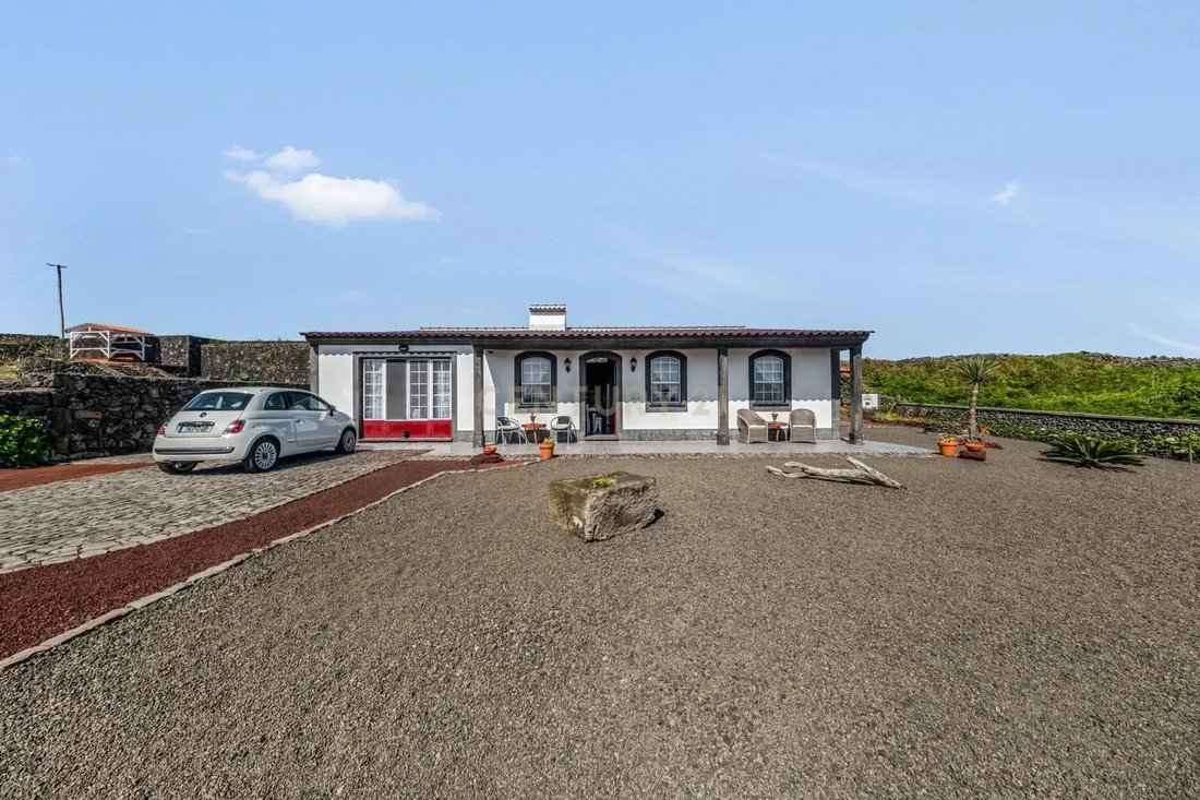 Villa in Sao Bartolomeu de Regatos, Azores, Portugal 1 - 18009729