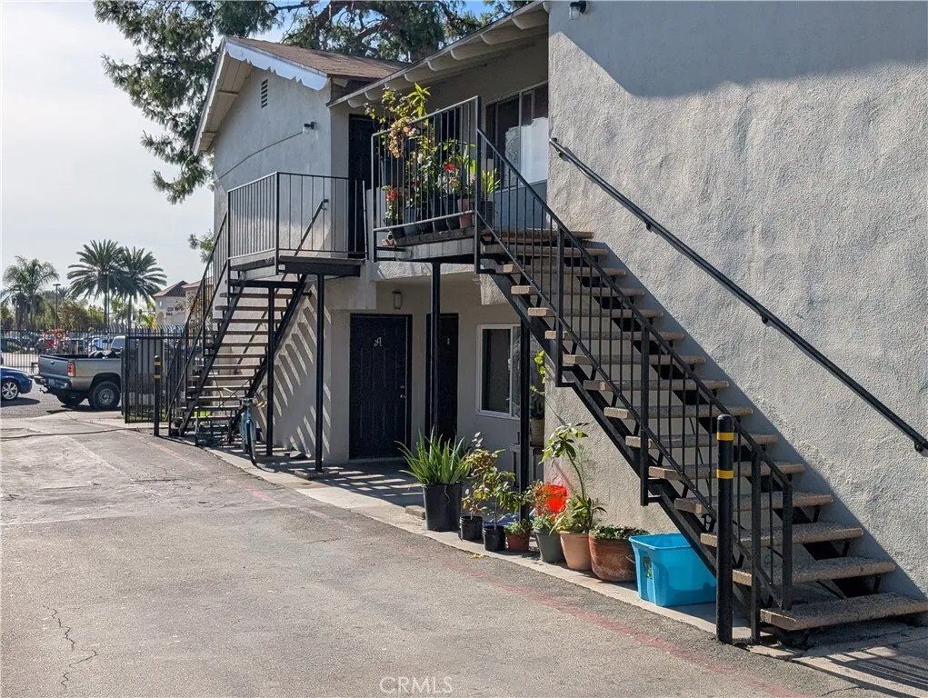 Santa Ana, California, United States 5 - 17144355