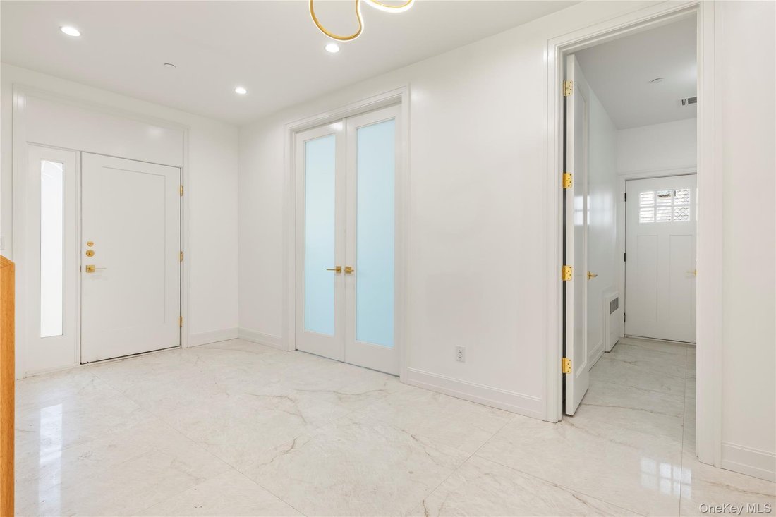 Condo in Spring Valley, New York, United States 5 - 18013295