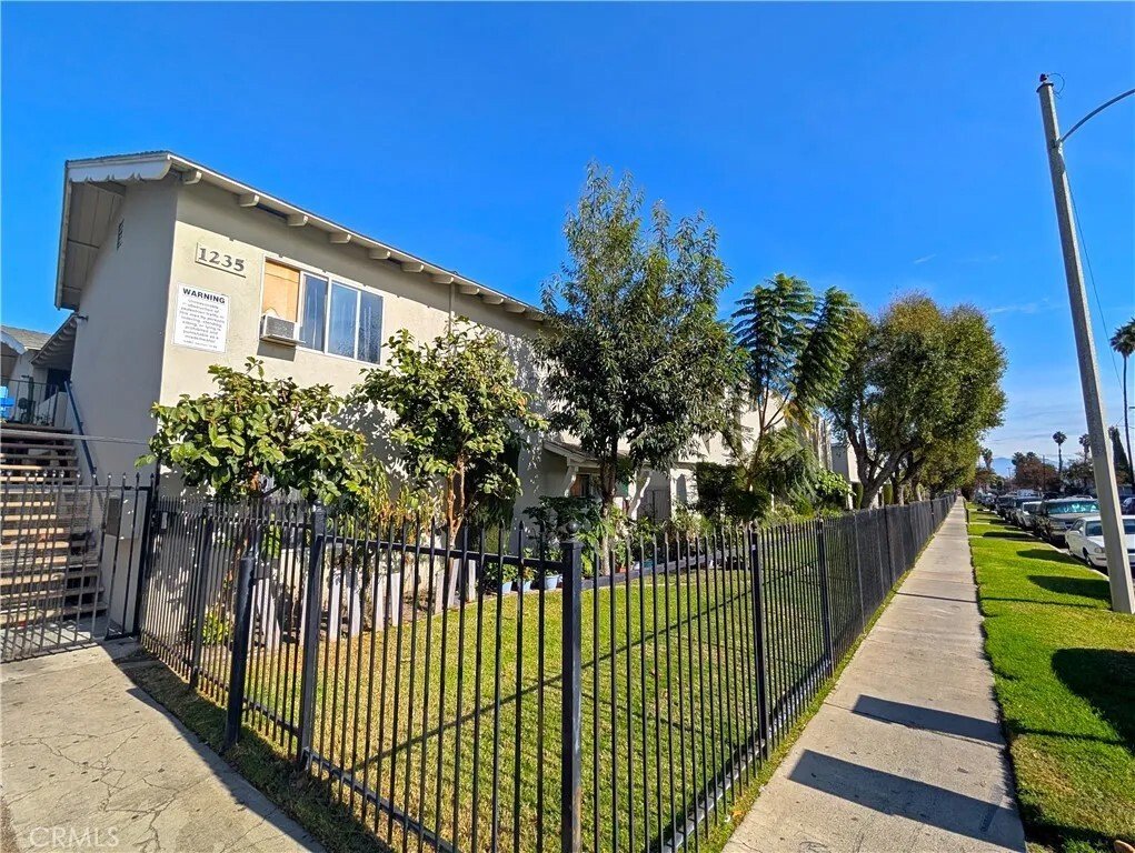 Santa Ana, California, United States 1 - 17144355