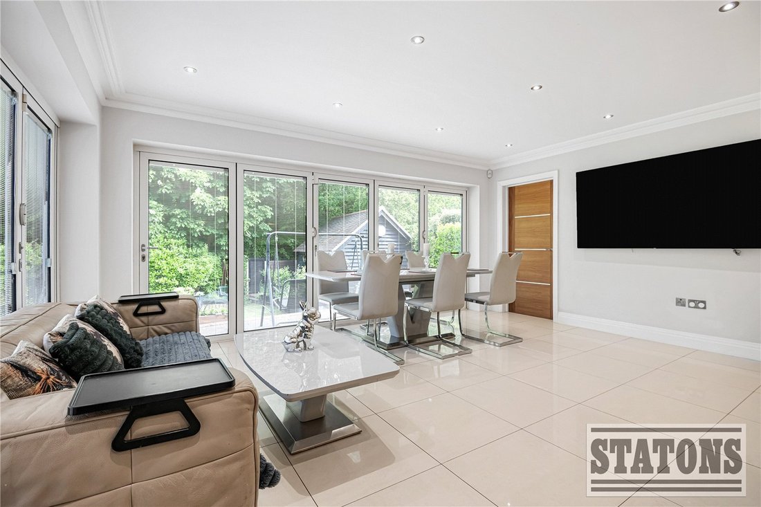 House in Cuffley, Northaw, England 3 - 18012766
