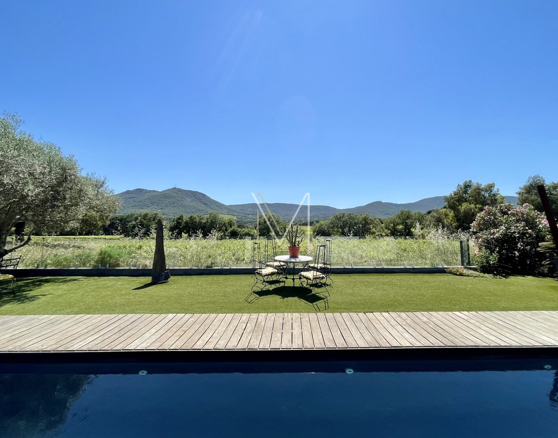 Villa in Le Plan-de-la-Tour, Provence-Alpes-Côte d'Azur, France 2 - 16247808