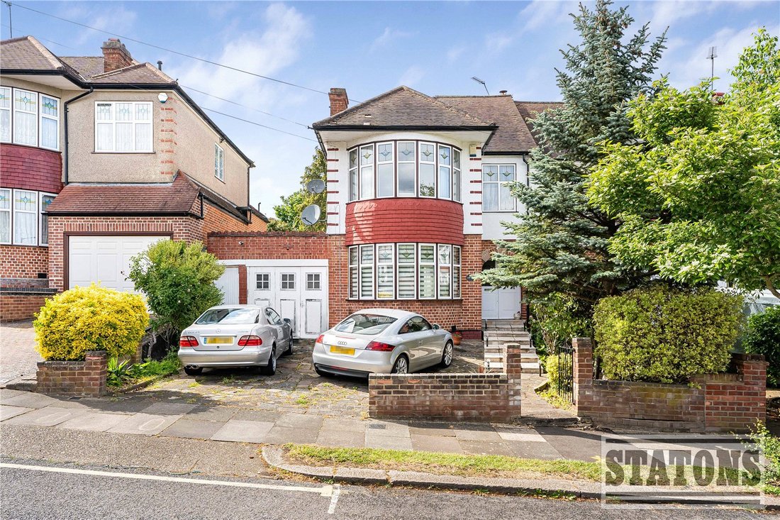 House in Oakwood, Enfield, England 1 - 18013085