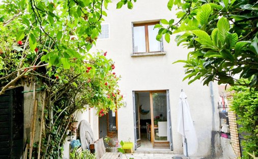 House in Centre, Nanterre, France 1