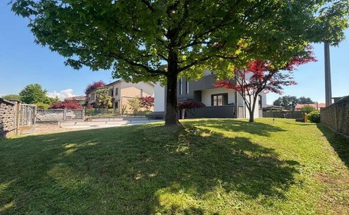 Villa in Bernareggio, Lombardy, Italy 1