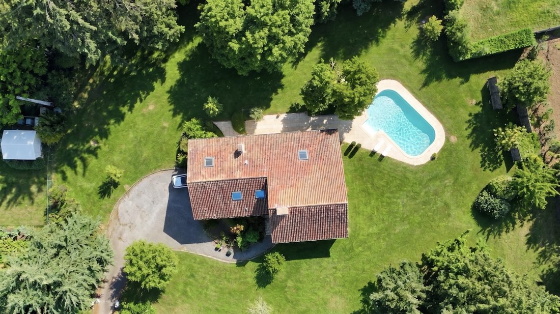 House in La Tour-de-Salvagny, Auvergne-Rhône-Alpes, France 2 - 18013488