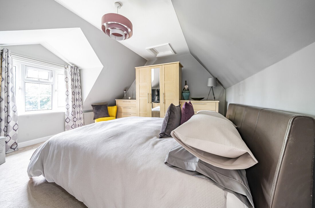 Apartment in Lower Bourne, England 5 - 18012718