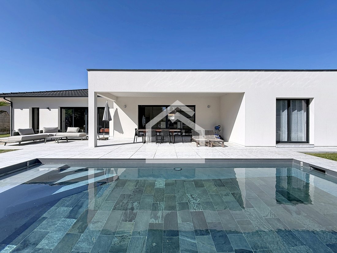 House in Saint-Aubin-de-Medoc, Nouvelle-Aquitaine, France 1 - 17834075