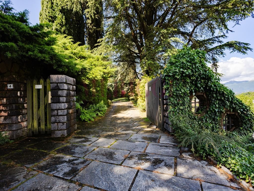Villa in Oggiono, Lombardy, Italy 1 - 18012730