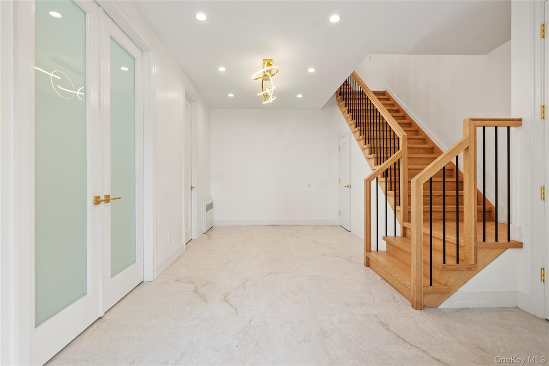 Condo in Spring Valley, New York, United States 4 - 18013295