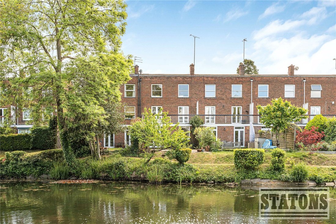 House in Barnet, England 1 - 18013158