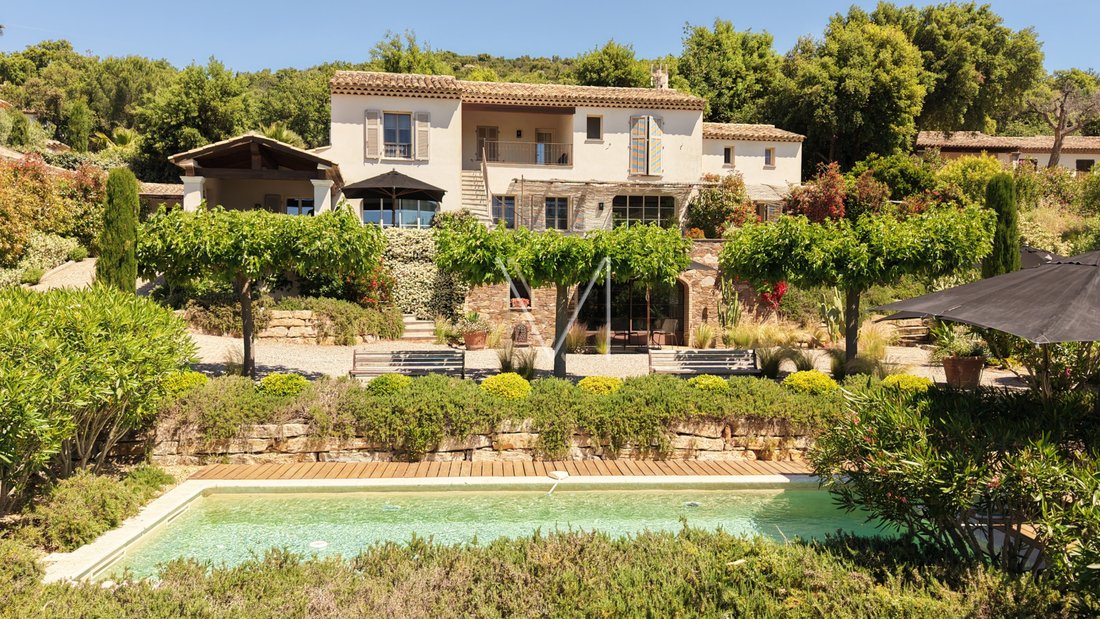 Villa in Le Plan-de-la-Tour, Provence-Alpes-Côte d'Azur, France 1 - 16469701