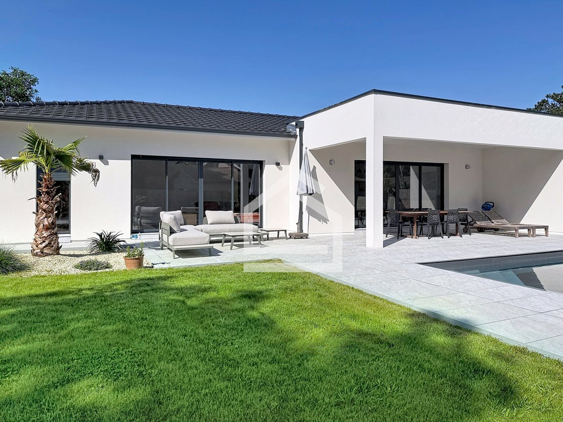 House in Saint-Aubin-de-Medoc, Nouvelle-Aquitaine, France 4 - 17834075